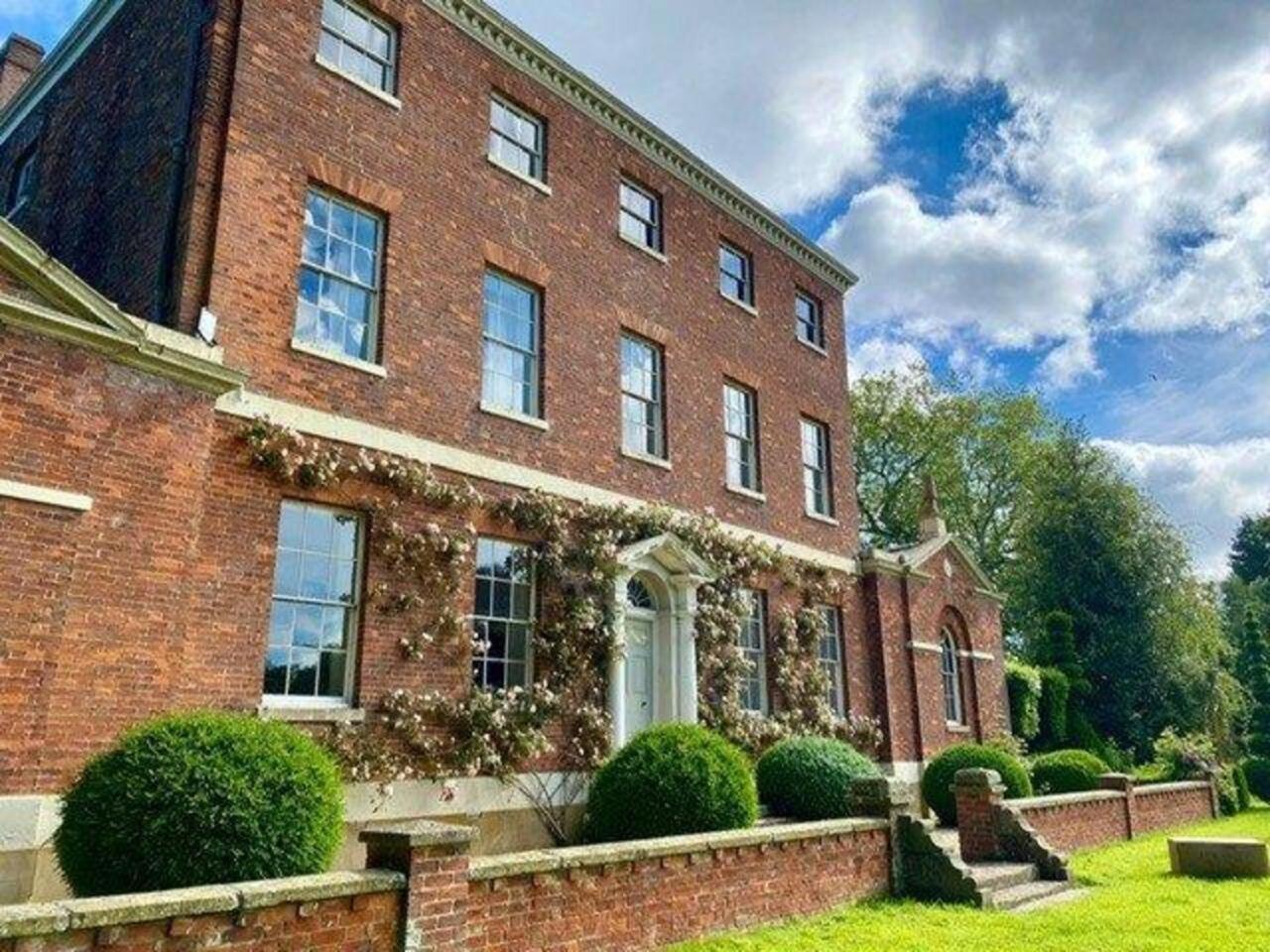 Cressy Hall - Historic Grade II Listed Manor, Gorgeous Topiary Garden Gosberton Экстерьер фото