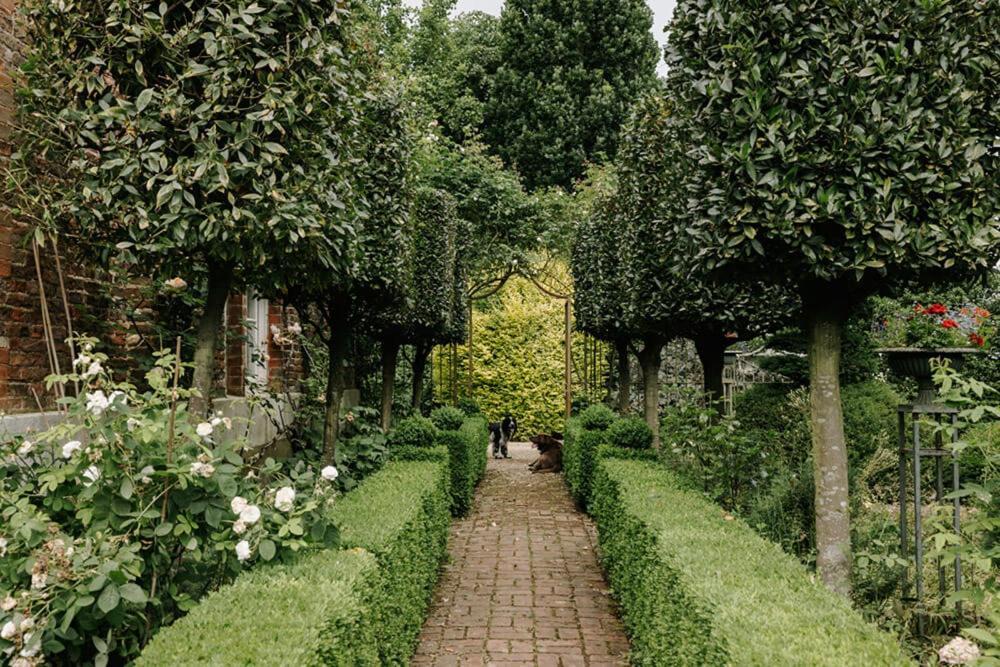 Cressy Hall - Historic Grade II Listed Manor, Gorgeous Topiary Garden Gosberton Экстерьер фото